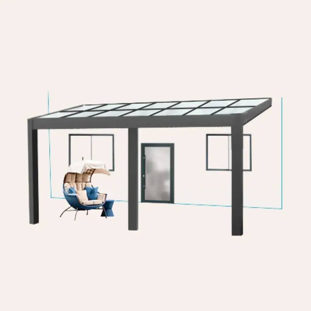 Une terrasse moderne avec structure en métal et toit en verre, abritant un fauteuil de détente rembourré sous une canopée beige.