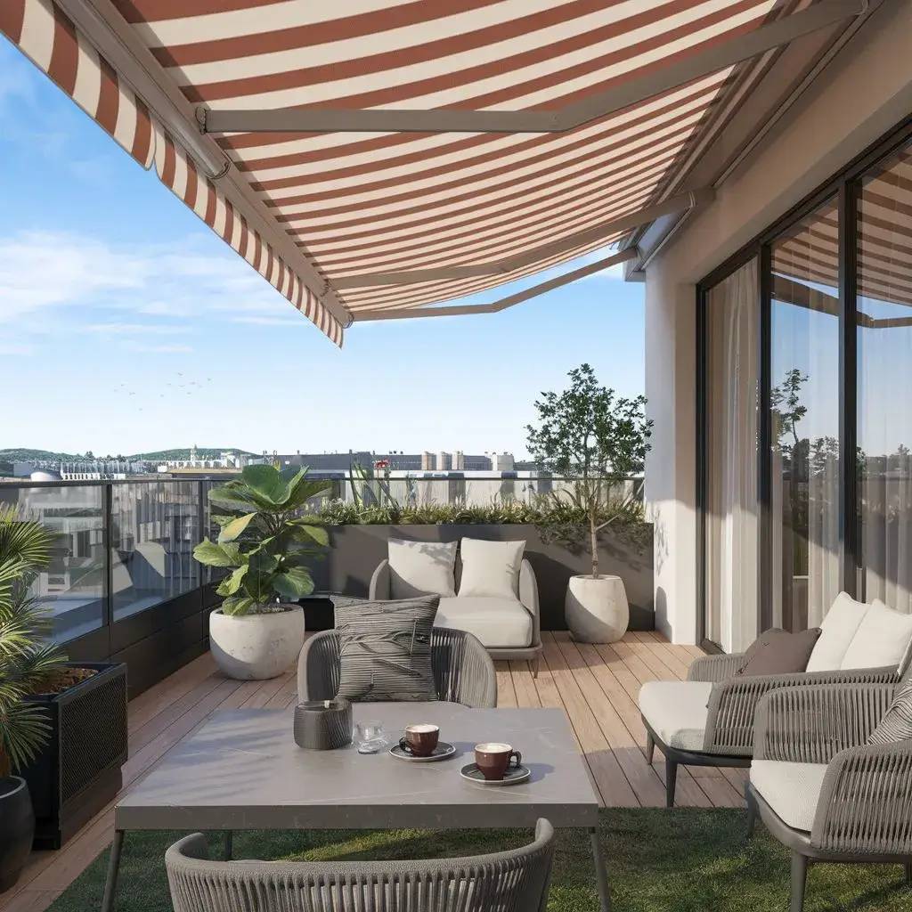 Une terrasse moderne et élégante, avec un mobilier confortable et un store rayé, offre une vue panoramique sur la ville.