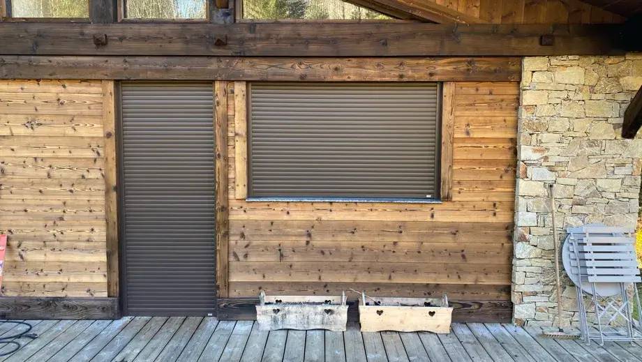 volet_roulant_maison_bois_2.webp