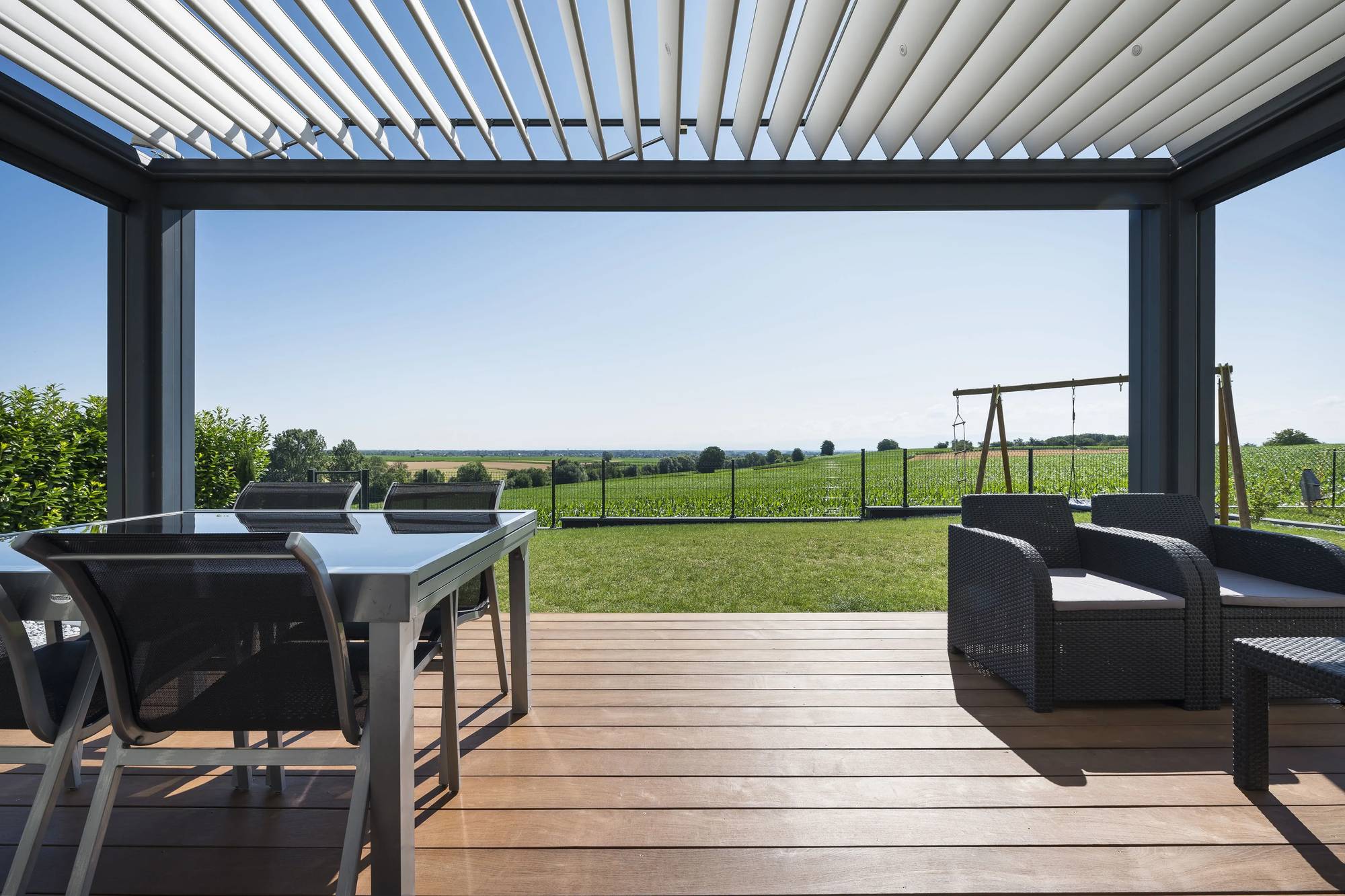 pergola_pour_jardin_lame_orientable.webp