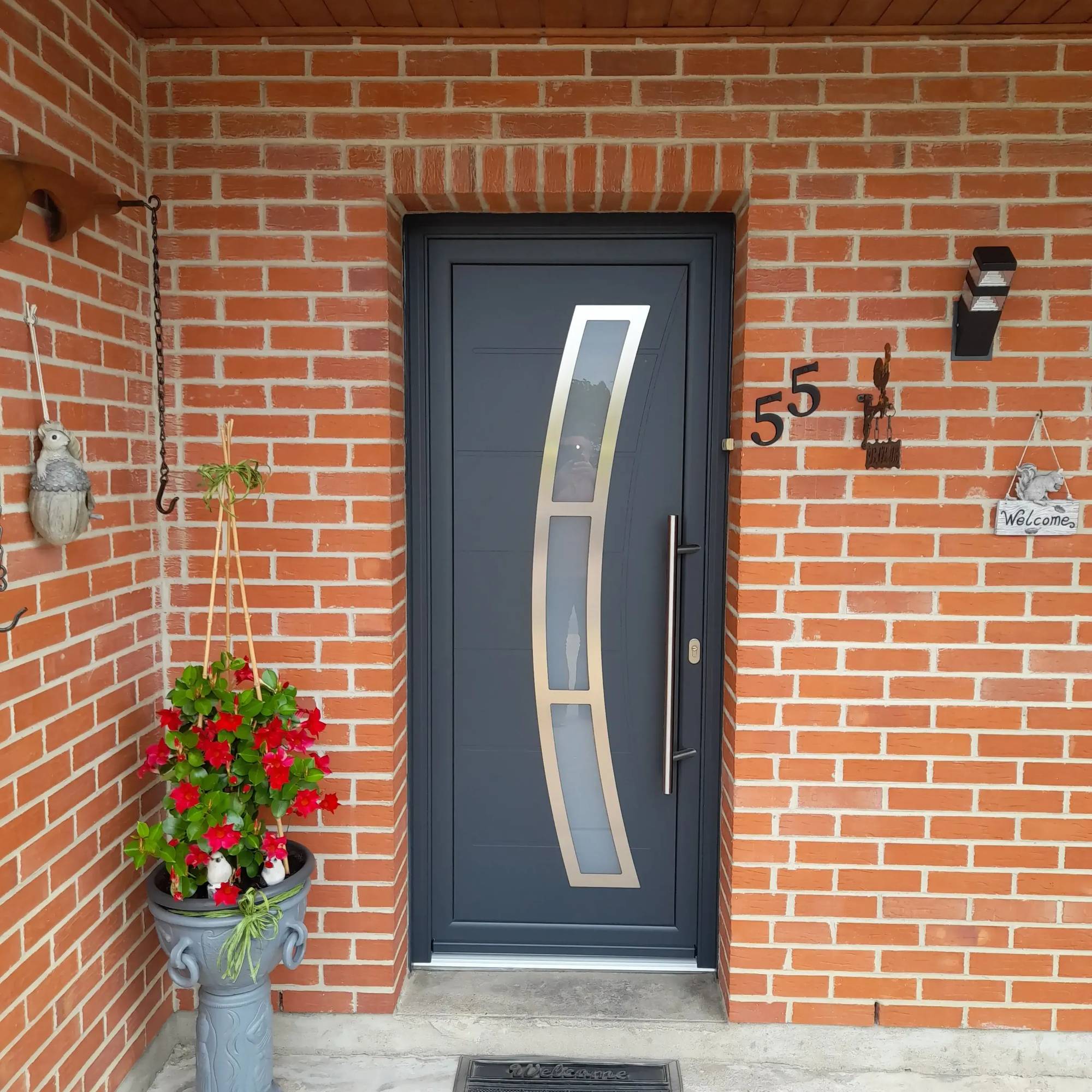 porte_entree_sur_maison_en_pierre