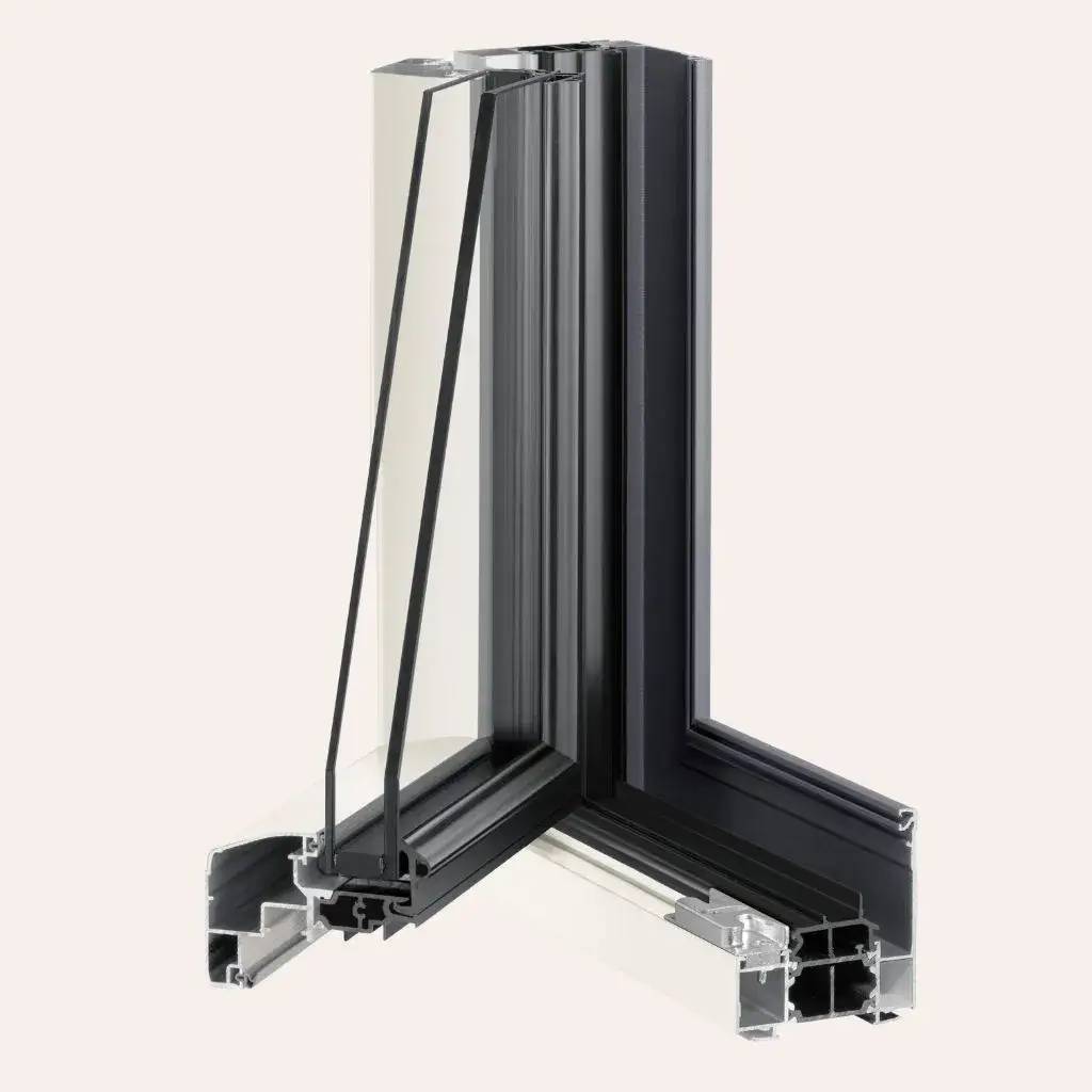 Un profilé de fenêtre en aluminium avec double vitrage, montrant une coupe en angle.