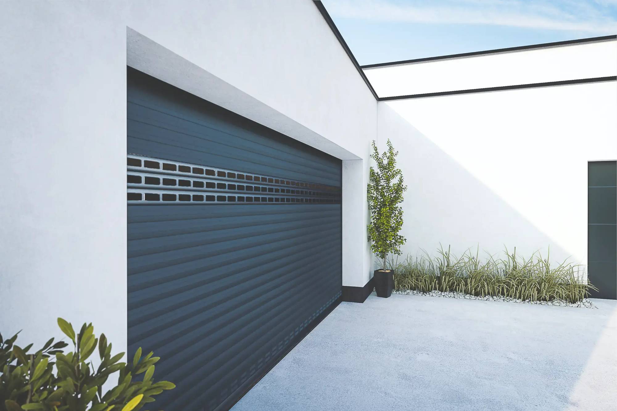 Porte_de_garage_enroulable_PGE_Tryba-1.webp
